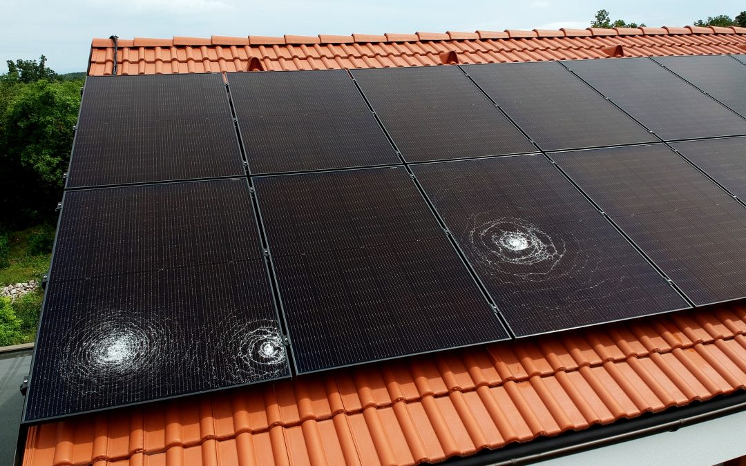 Come proteggere i pannelli fotovoltaici dalla grandine?