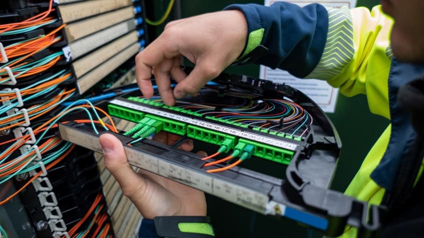 Come funzionano le fibre ottiche?